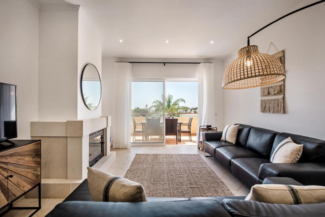 Beautiful Two Bedroom Apartment With Roof Terrace 카르보에이루 외부 사진