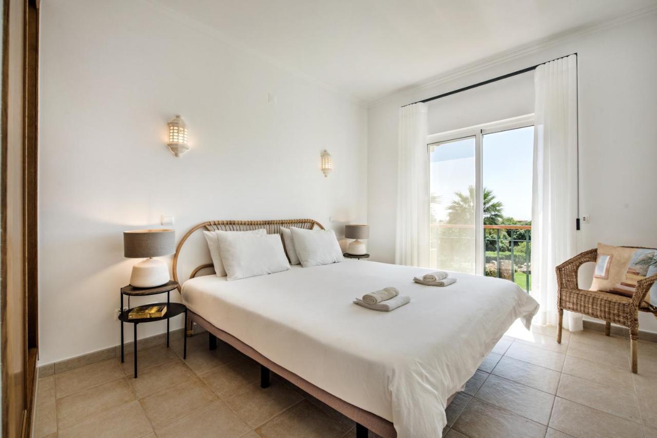 Beautiful Two Bedroom Apartment With Roof Terrace 카르보에이루 외부 사진